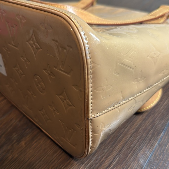 Authentic Louis Vuitton Houston tote in Monogram gold vernis leather - Picture 12 of 17